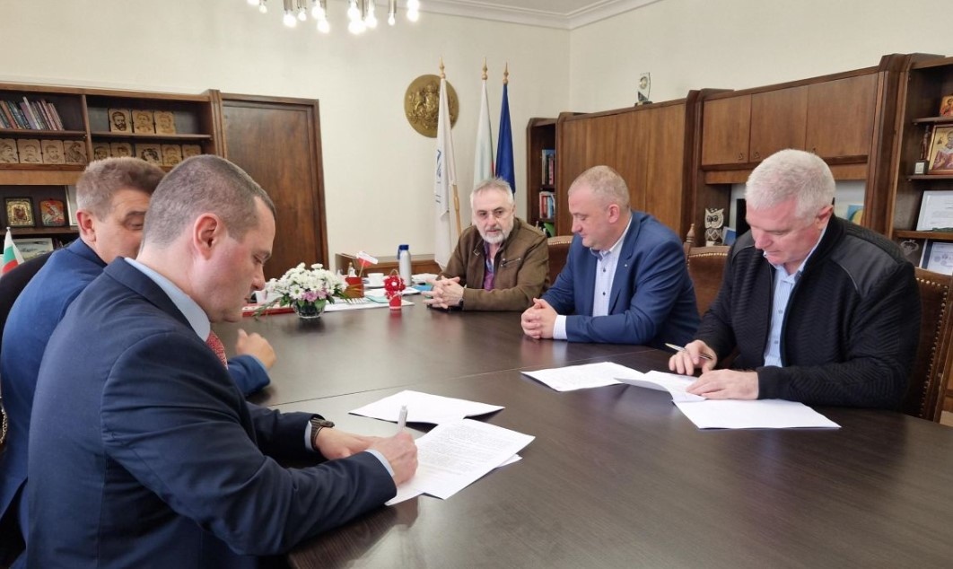 Днес кметът Пенчо Милков и представителите на Еърпорт Русе ООД